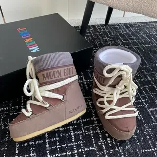 Moon Boot 经典绳带系棕色雪靴