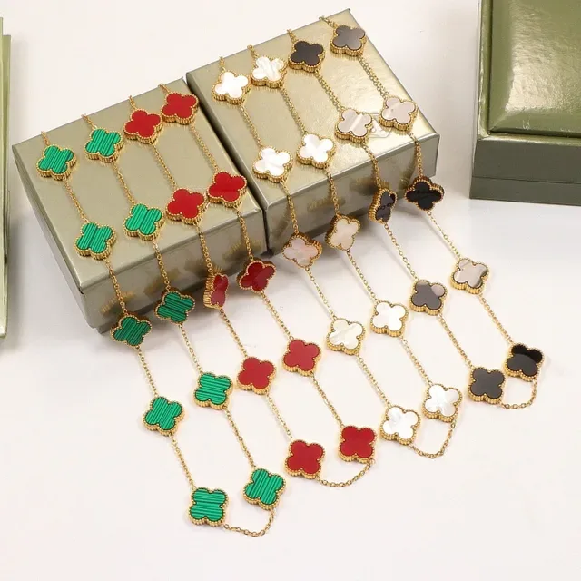 Multicolor Gold Chain Clover-Shaped Pendant Necklace 1