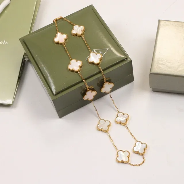 Multicolor Gold Chain Clover-Shaped Pendant Necklace 8