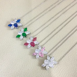 Colar de prata com pingante em forma de flor e pedras em corte marquise multicolores