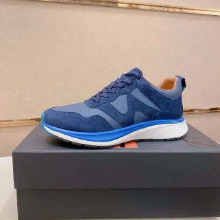 Zapatilla lifestyle de material mixto en azul marino y azul brillante