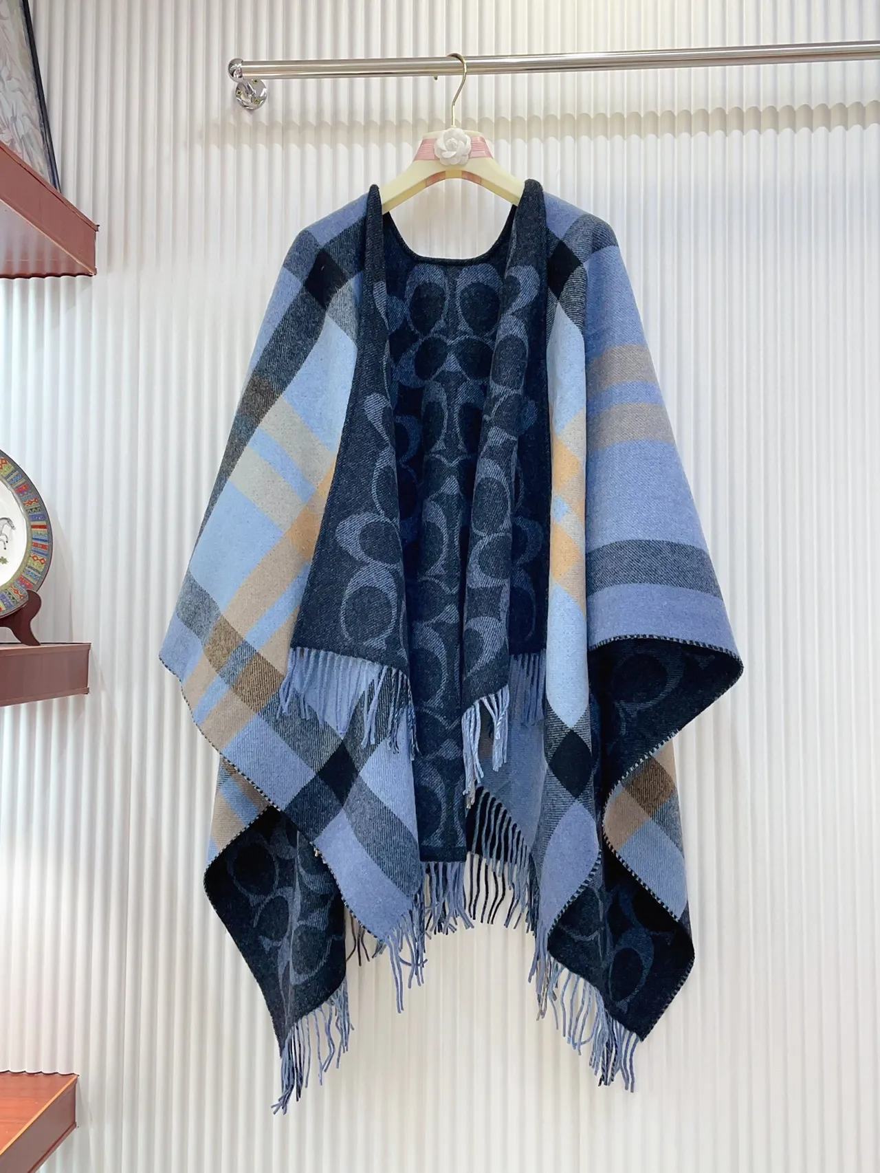 Navy Blue Double-Faced Woven Circular Motif Scarve 8