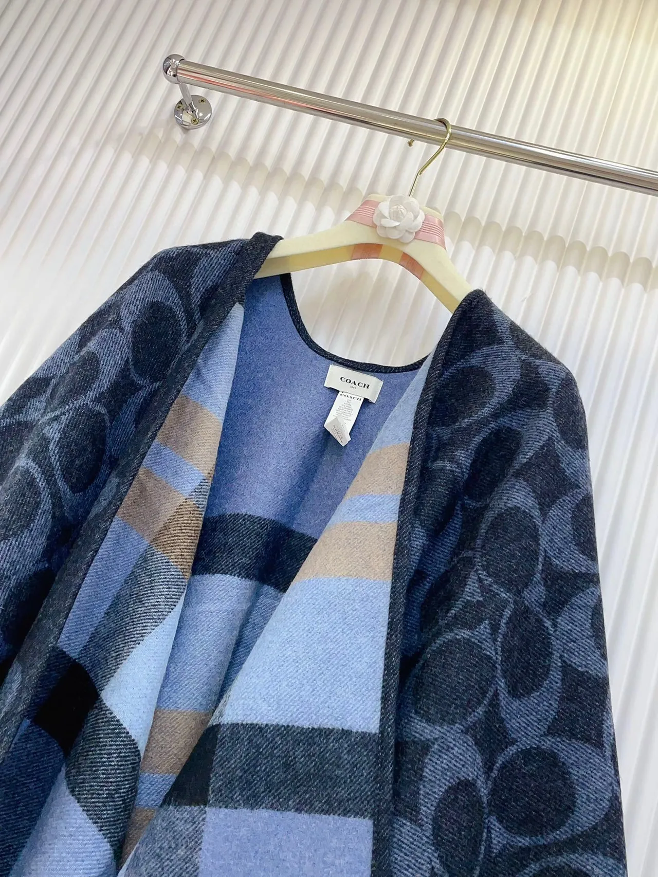 Navy Blue Double-Faced Woven Circular Motif Scarve 9