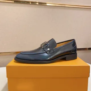 海军蓝漆皮扣带乐福鞋
