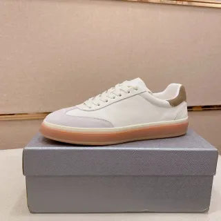 Off-White e Cinza Minimalista Low-Top Sneaker