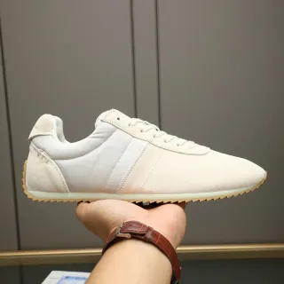 Off-White حذاء رياضي كريمي سويد ونسيج رترو رونر