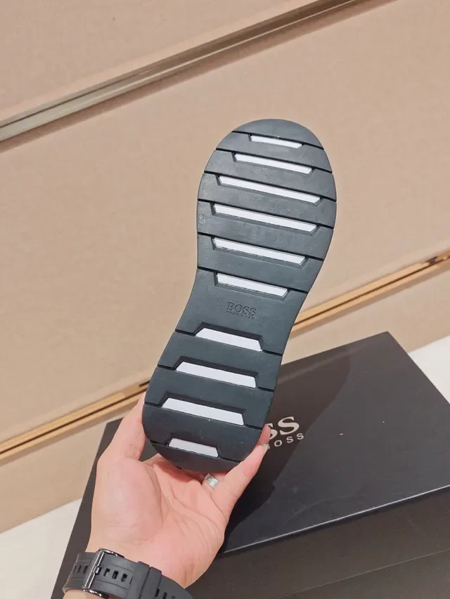 Off-White Slip-On Embossed Upper Lifestyle Sneaker 2