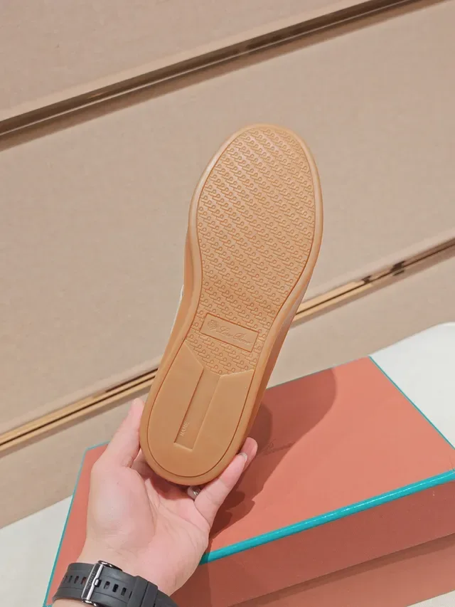 Off-White Suede Low-Top Lifestyle Sneaker 2