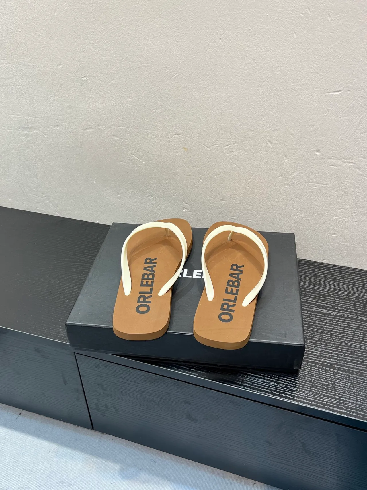 ORLEBAR Brown Beige Flat Sole Y-Strap Slippers 6