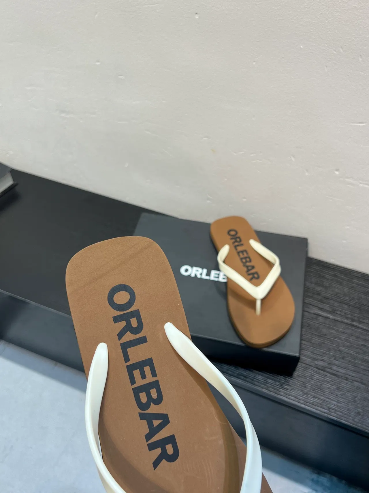 ORLEBAR Brown Beige Flat Sole Y-Strap Slippers 7