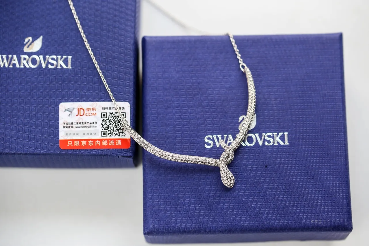Pavé Knot Motif Silver-Tone Necklace 9