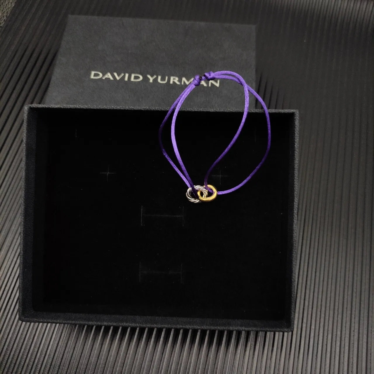 Bracelet en cordon à l'aspect de soie violet doré double teinte avec anneaux entrelacés 3
