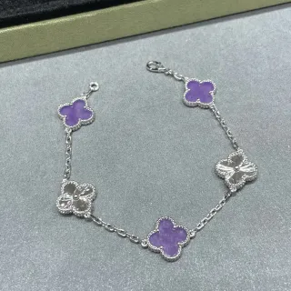Bracelete de Charme em Forma de Trébol com Inlay de Esmalte em Prata e Roxo