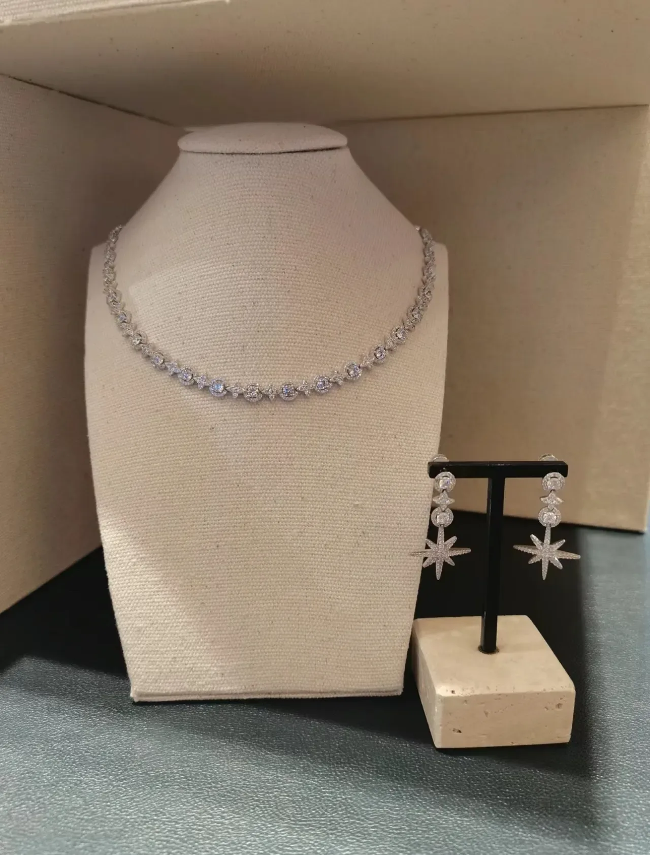 Purple Silver Faceted Square-Cut Gemstones Clustered Stone Setting Necklace 6