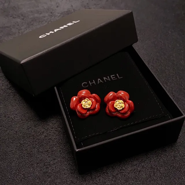 Red Floral Gold-Center Stud Earrings 5