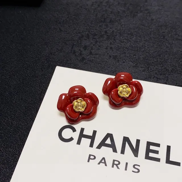 Red Floral Gold-Center Stud Earrings 8