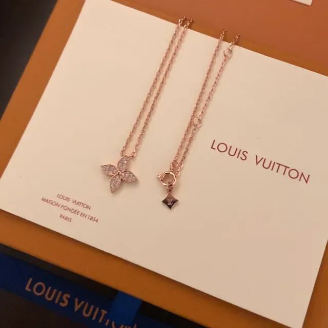 Rose Gold Pavé Floral Pendant Necklace 8