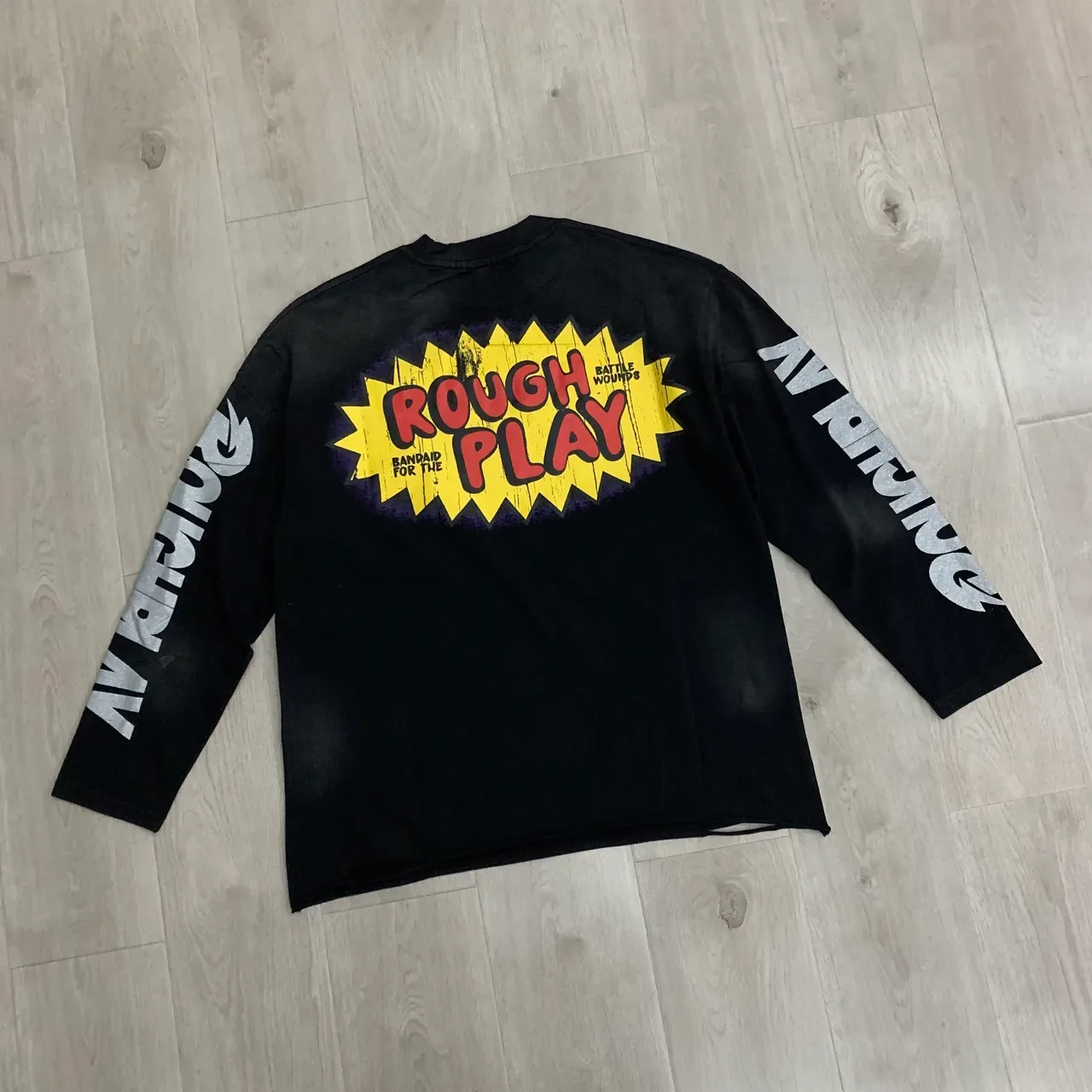 Roughplay Graphic Print Long-Sleeve T-Shirt 12