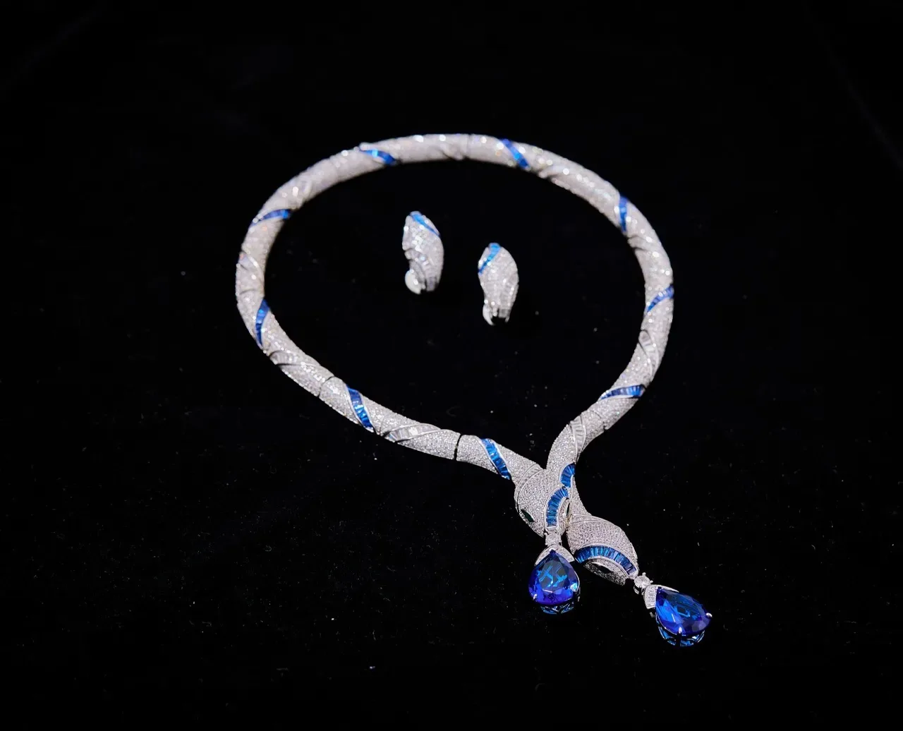 Silver Blue Twisted Rope Motif Pavé-Set White Stones Necklace 6