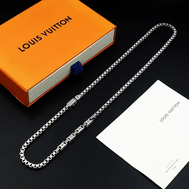 Silver Box Chain Metallic Necklace 2