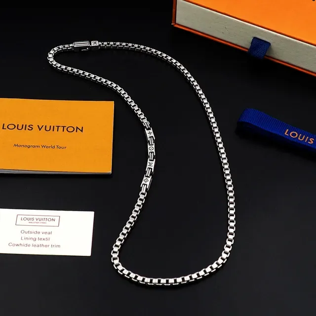 Silver Box Chain Metallic Necklace 3
