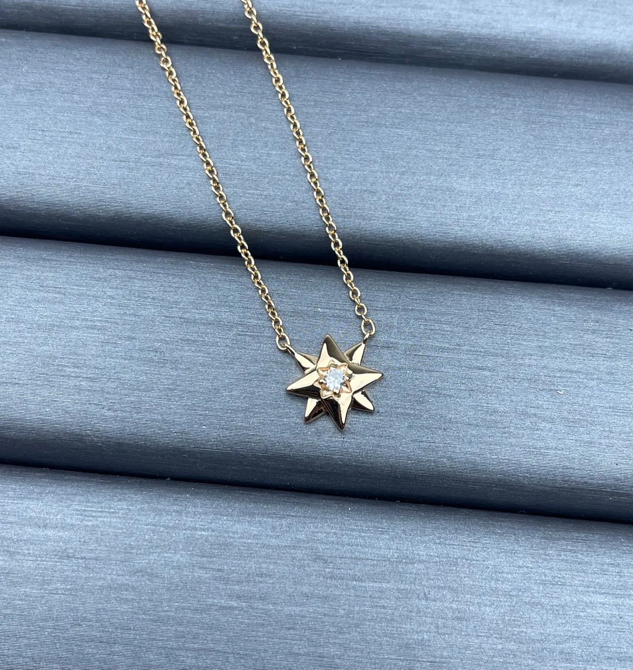 Silver Gold Star-Shaped Pendant Central Stone Setting Necklace 4