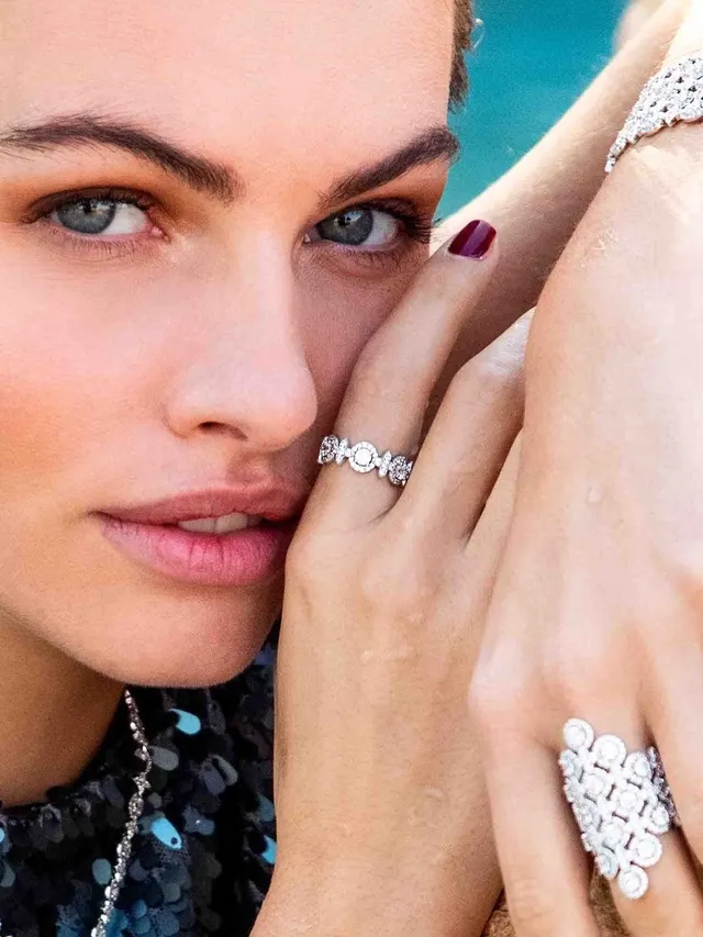 Silver Navy Three-Stone Cluster Pavé-Set Diamonds Ring 2