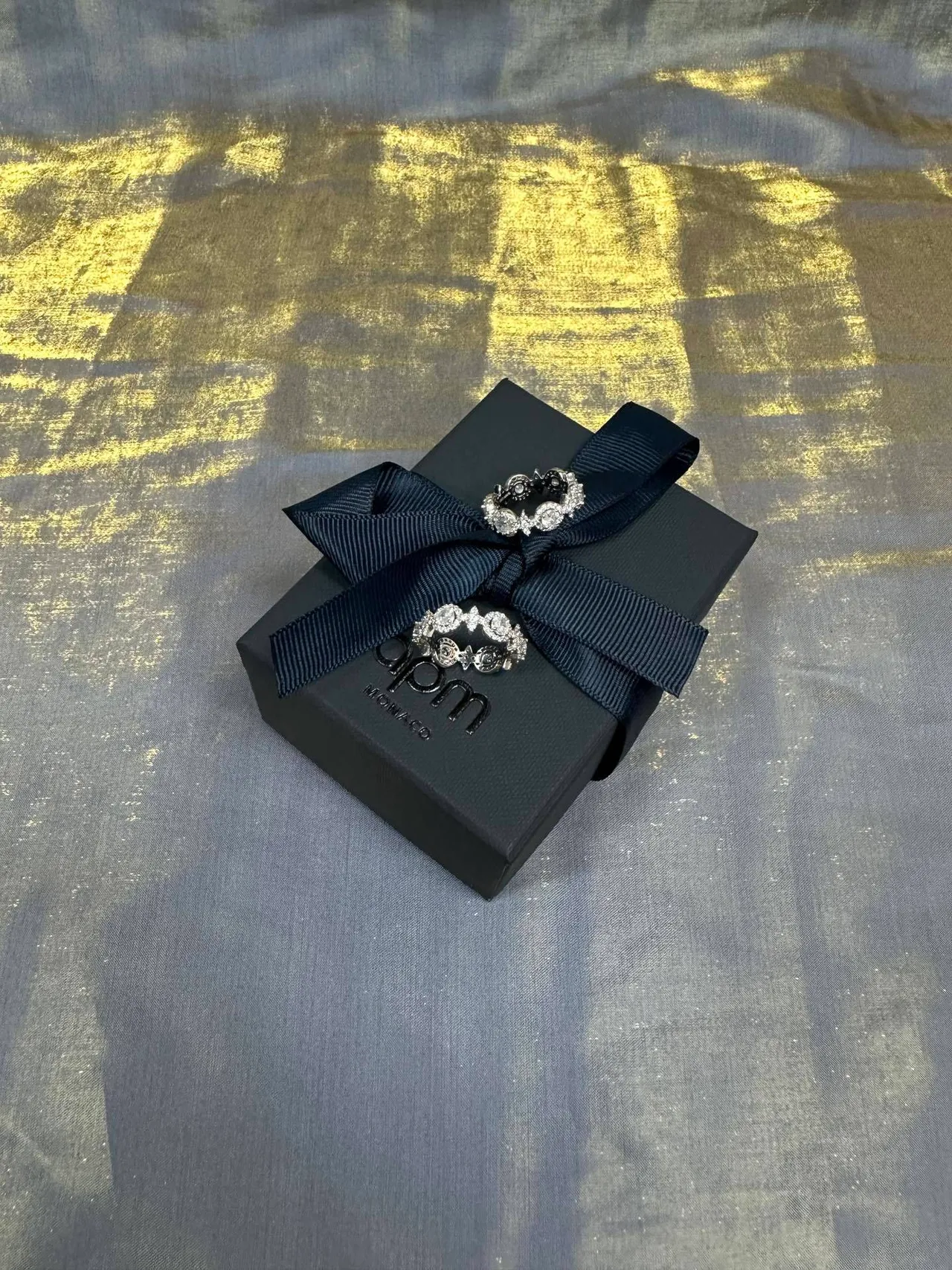 Silver Navy Three-Stone Cluster Pavé-Set Diamonds Ring 4