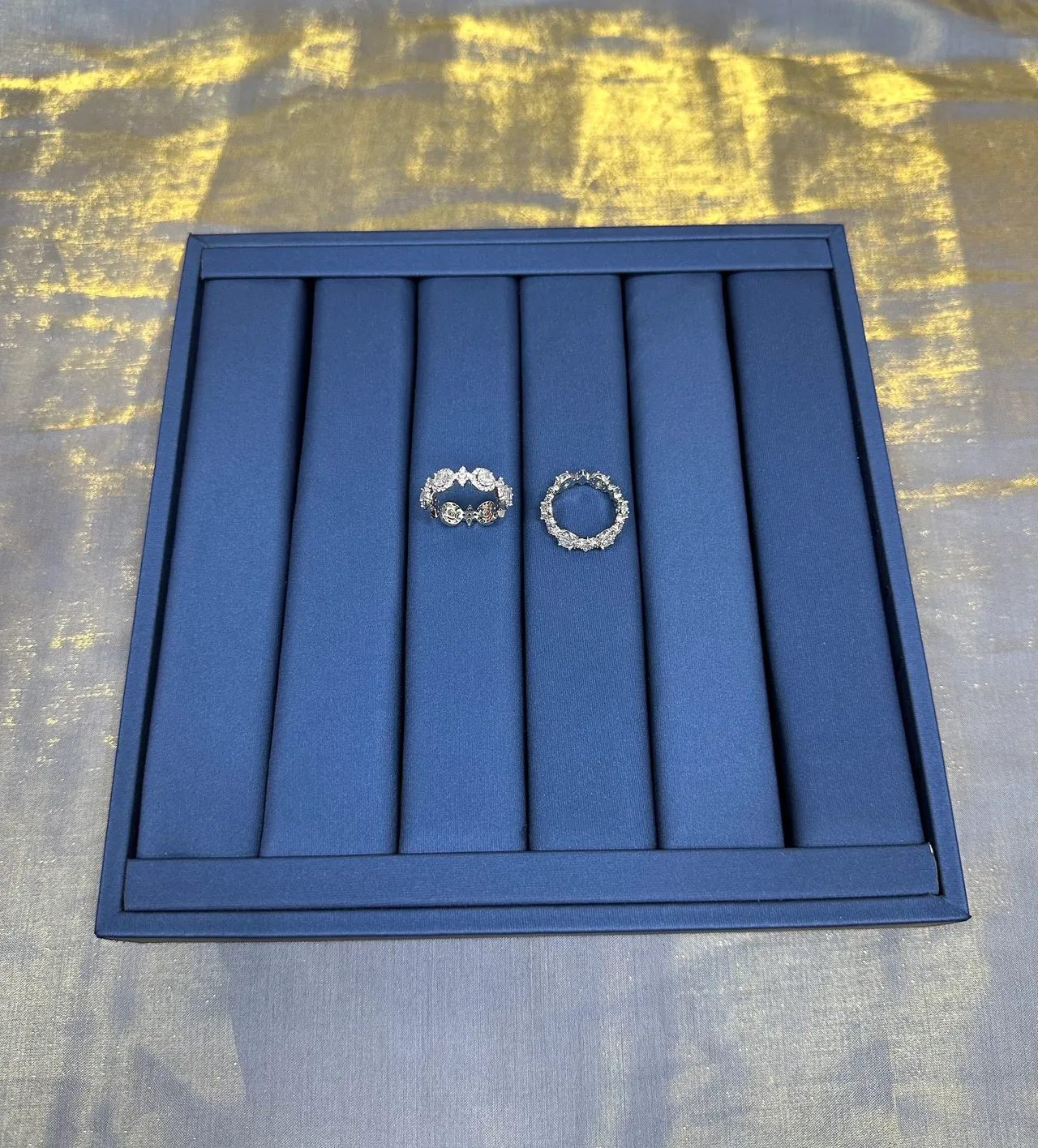 Silver Navy Three-Stone Cluster Pavé-Set Diamonds Ring 7