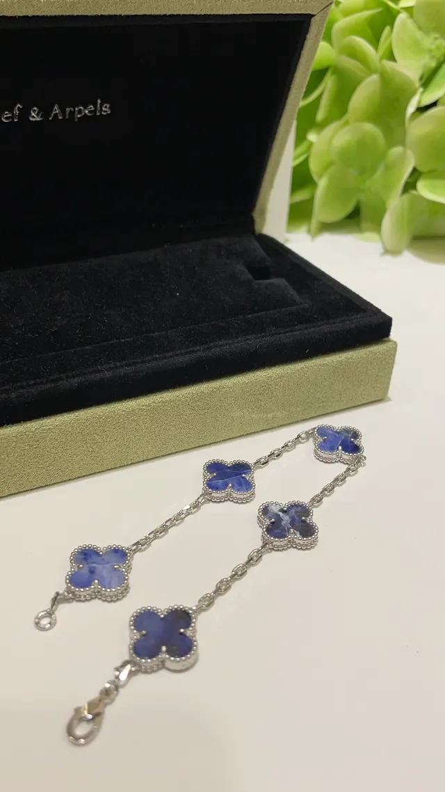 Silver-Toned Clover Motif Blue Stone Beaded Bracelet 4