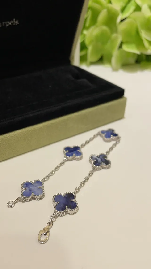 Silver-Toned Clover Motif Blue Stone Beaded Bracelet 5