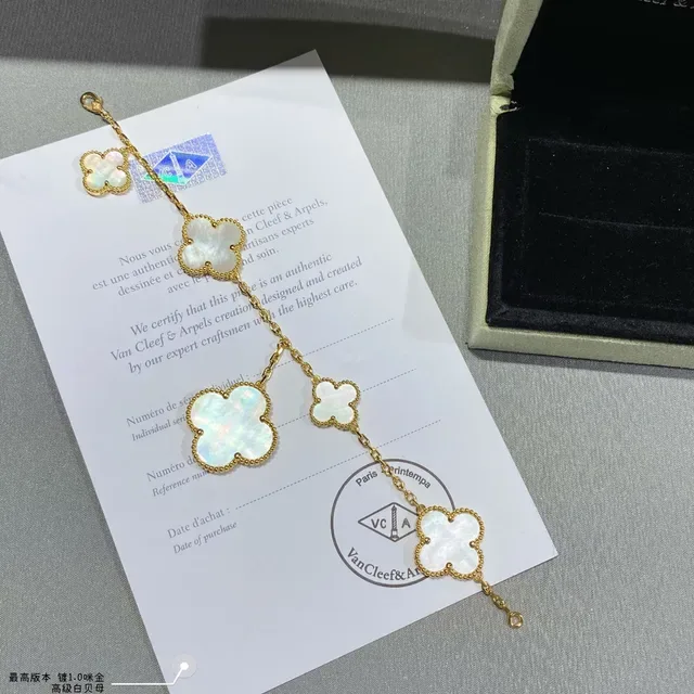 Silver White Chain Four Clover-Shaped Charms Bracelet 7