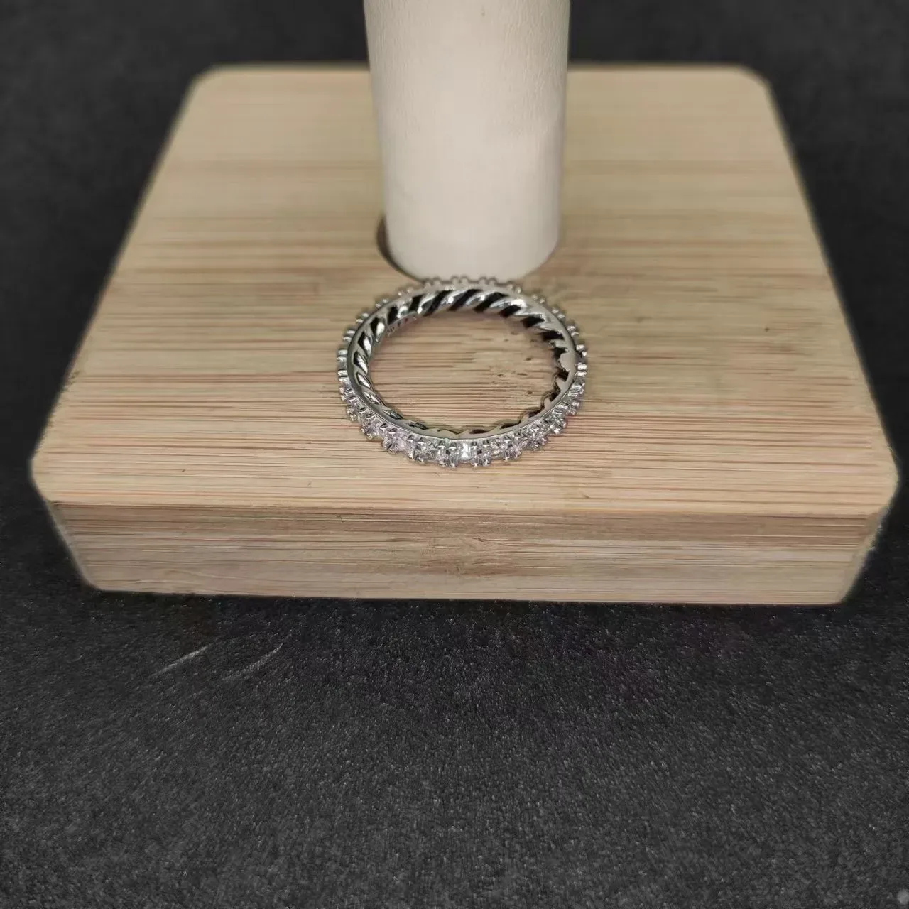 Silver White Pavé-Set Stones Twisted Textured Band Ring 7