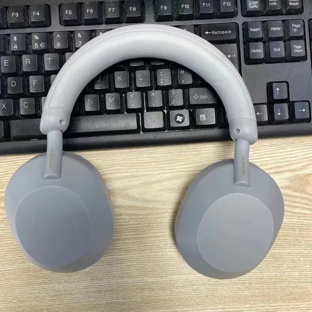 Sony WH-1000XM5 Gray Over-Ear Headphones 3