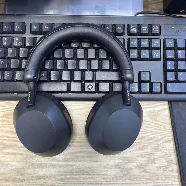 Sony WH-1000XM5 Gray Over-Ear Headphones 4