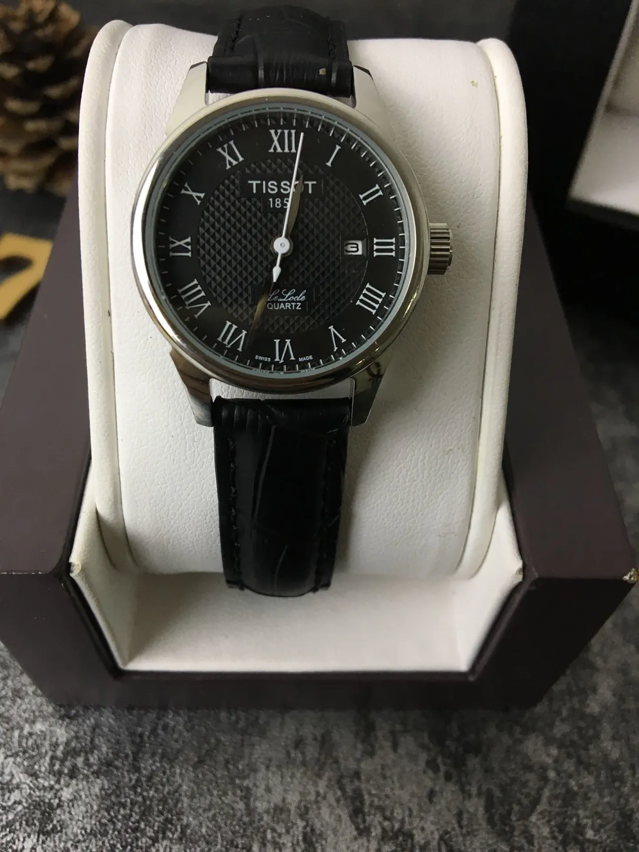 Tissot Le Locle Cadran Noir Argenté Texturé Marqueurs d'Heure Romains Montre Quartz 2
