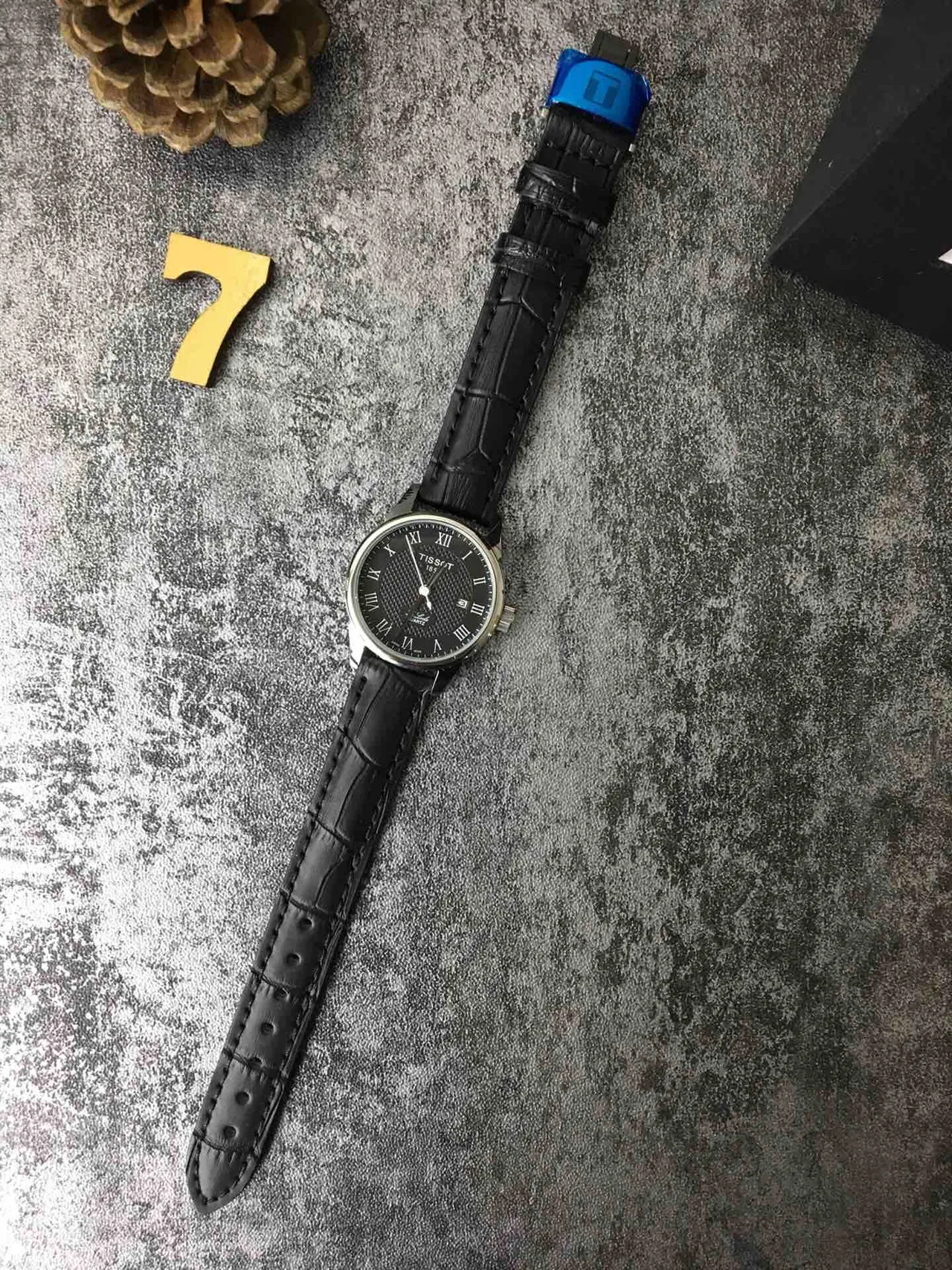 Tissot Le Locle Cadran Noir Argenté Texturé Marqueurs d'Heure Romains Montre Quartz 3
