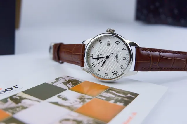 Tissot Le Locle Powermatic 80 Montre en cuir marron mécanique 7