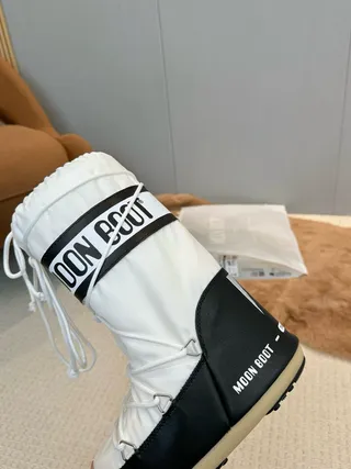 White and Black Insulated Drawstring Cuff Snow Boots 5
