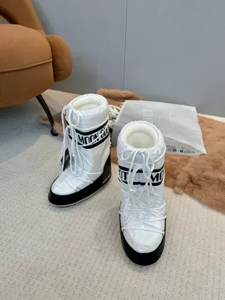 White and Black Insulated Drawstring Cuff Snow Boots 6