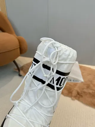 White and Black Insulated Drawstring Cuff Snow Boots 7