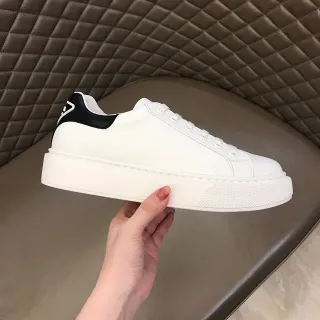 Tênis lifestyle de plataforma branco e preto