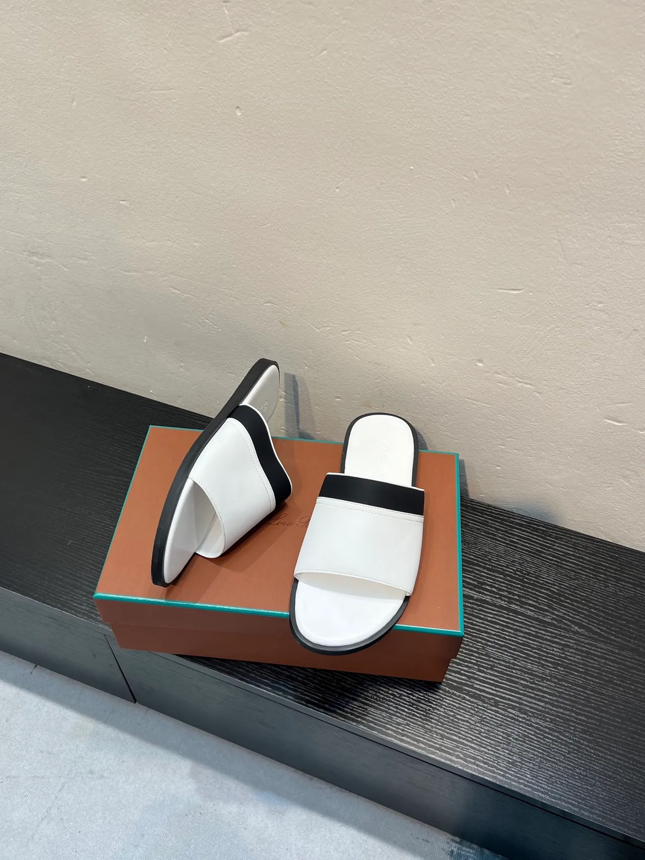 White and Black Two-Tone Single-Strap Flat Slipper 4
