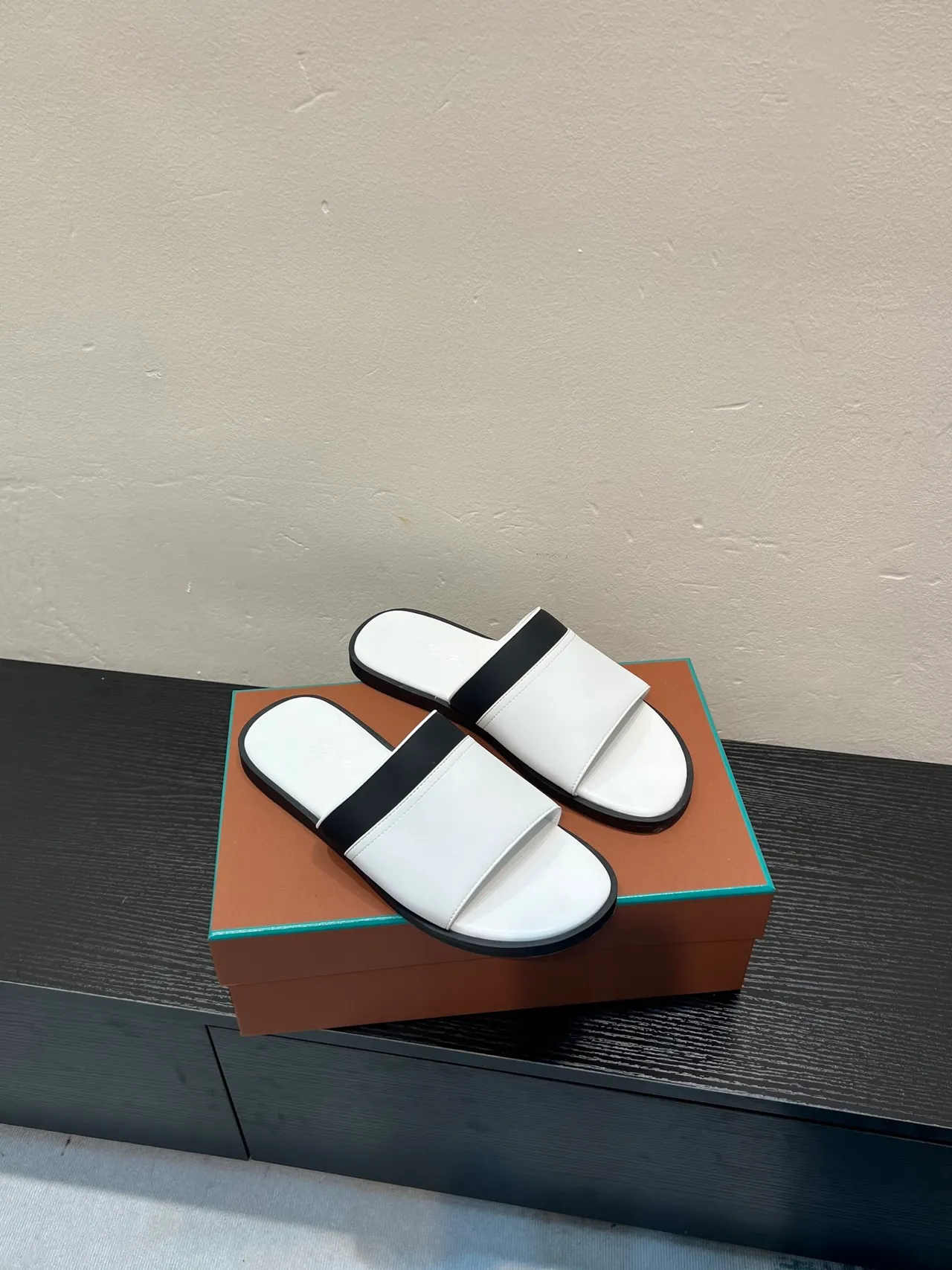 White and Black Two-Tone Single-Strap Flat Slipper 5