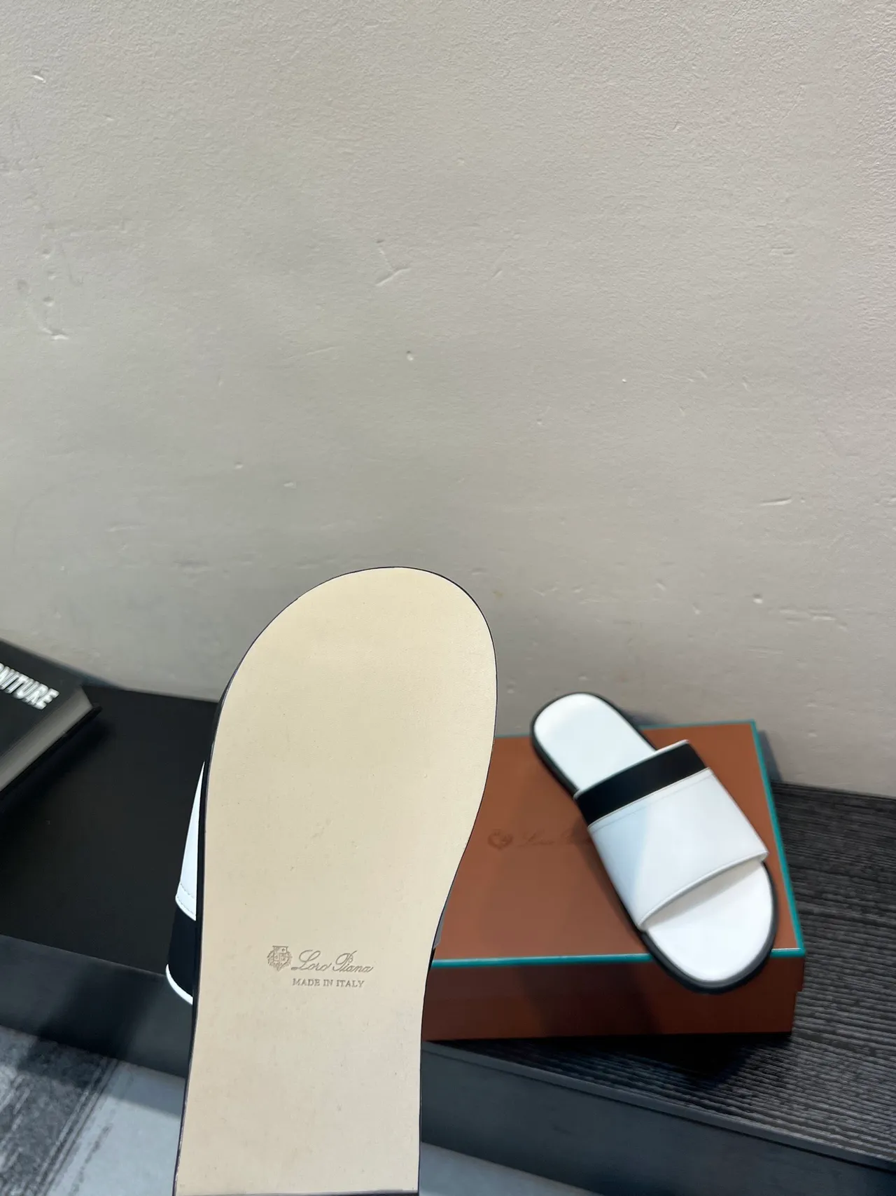 White and Black Two-Tone Single-Strap Flat Slipper 9