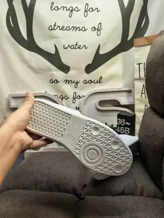 White Minimalist Low-Top Lifestyle Sneakers 5