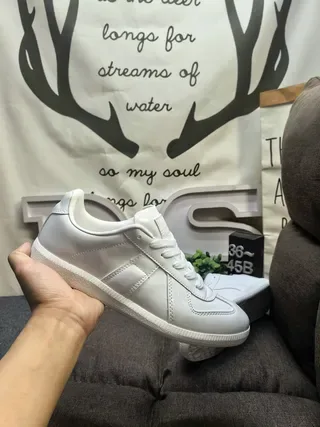 White Minimalist Low-Top Lifestyle Sneakers 6