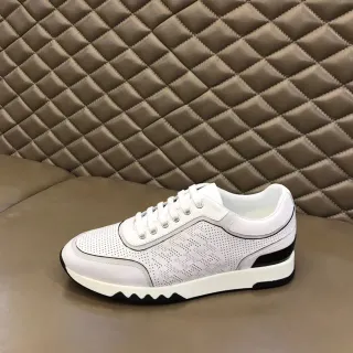 Tênis lifestyle de couro perfurado branco