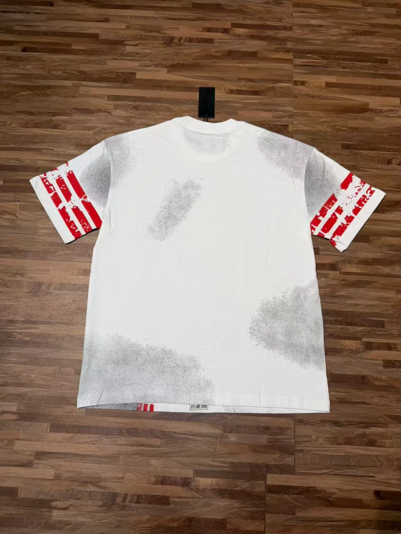 White Red Gray Spray-Print Graphic T-Shirt 2