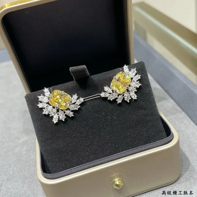 Yellow Center Stone Floral Cluster Stud Earrings 5